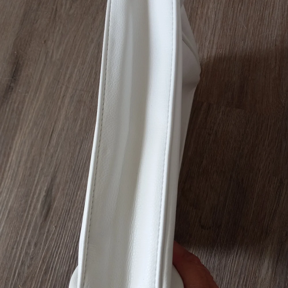 Rodan + Fields Cosmetic Make-Up Bag - Picture 6 of 7